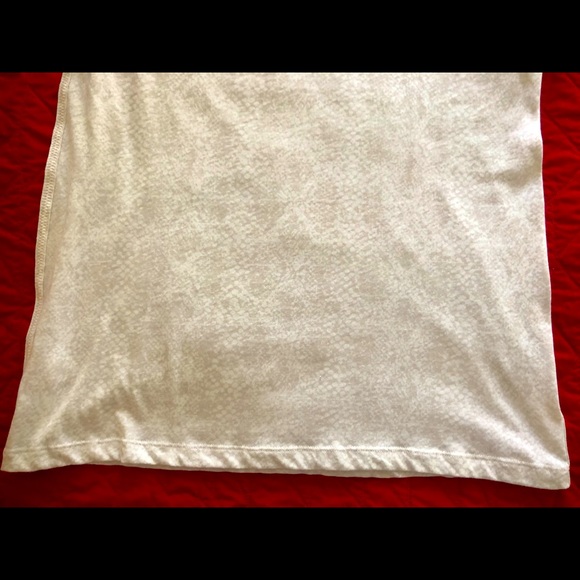 NWOT Beautiful Athleta Snake pattern tee, Small - Picture 5 of 5